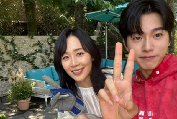 문정희 헬스장 근황, 50세 무색케한 11자 복근 화제