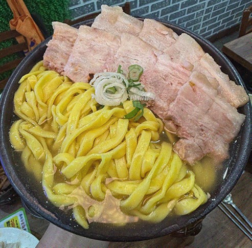 [대봉칼국수보쌈] 광화문 맛집, 비빔칼국수부터 보쌈까지 한자리 만족