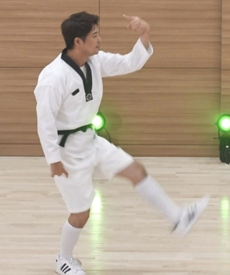 전현무 아일릿 패러디? '무일릿' 무대 현장 반응 정리