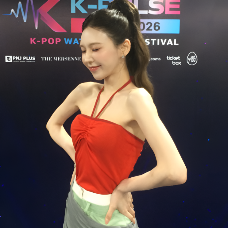 아침 공복에 영양제와 물 섭취 후 땀복 입고 러닝머신 뛰어 다이어트 성공 레드벨벳 웬디 뼈말라핏 자태...