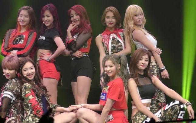정연·채영 이어 쯔위까지… 두 번째 재계약 시즌 맞이한...