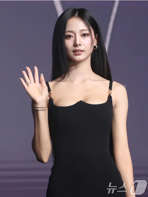 트와이스 쯔위, JYP와 11년 동행 마침표… "완전체 활동은...