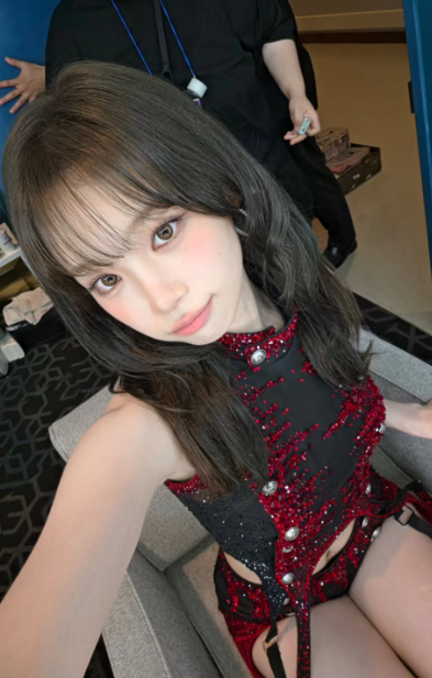 "뱃살이 접힌 적이 없다고?!" 르세라핌 김채원, 군살 제로 완벽...