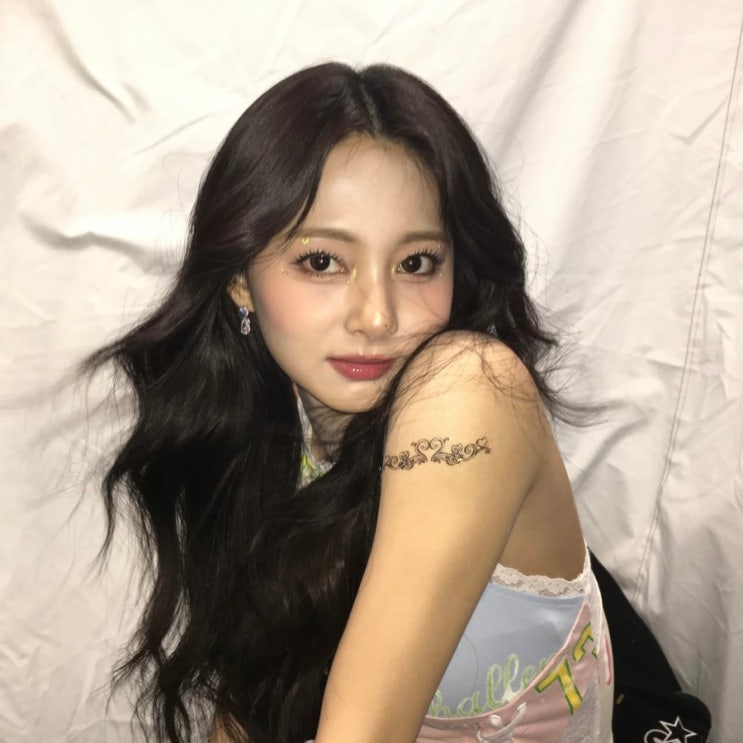 트와이스 쯔위, 11년 만 JYP 퇴사 후 독자 행보: 완전체 약속...