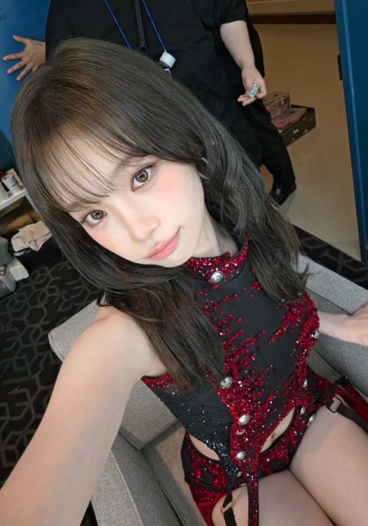 "이 정도였어?" 르세라핌 김채원, 과감한 언더붑 스타일에 팬들...