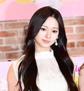 "11년 동행 마침표"… 트와이스 쯔위, JYP와 아름다운 이별...
