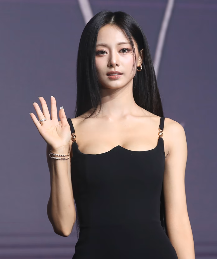 트와이스 쯔위, 11년 만에 JYP 떠난다…완전체는 어떻게