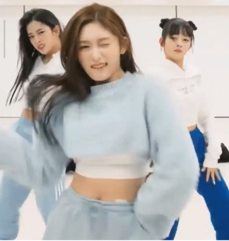 아랫입술 깨물고, 혓바닥 깨물면 ㅗㅜㅑ 아이브 이서 안무 연습...