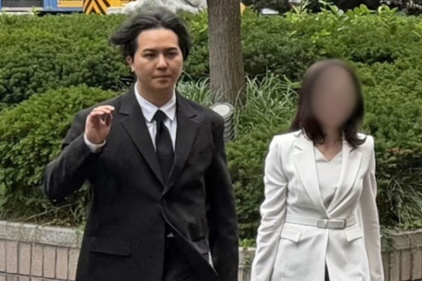 송민호, 관리책임자 재판에 증인 출석…병역 논란 공모설 부인