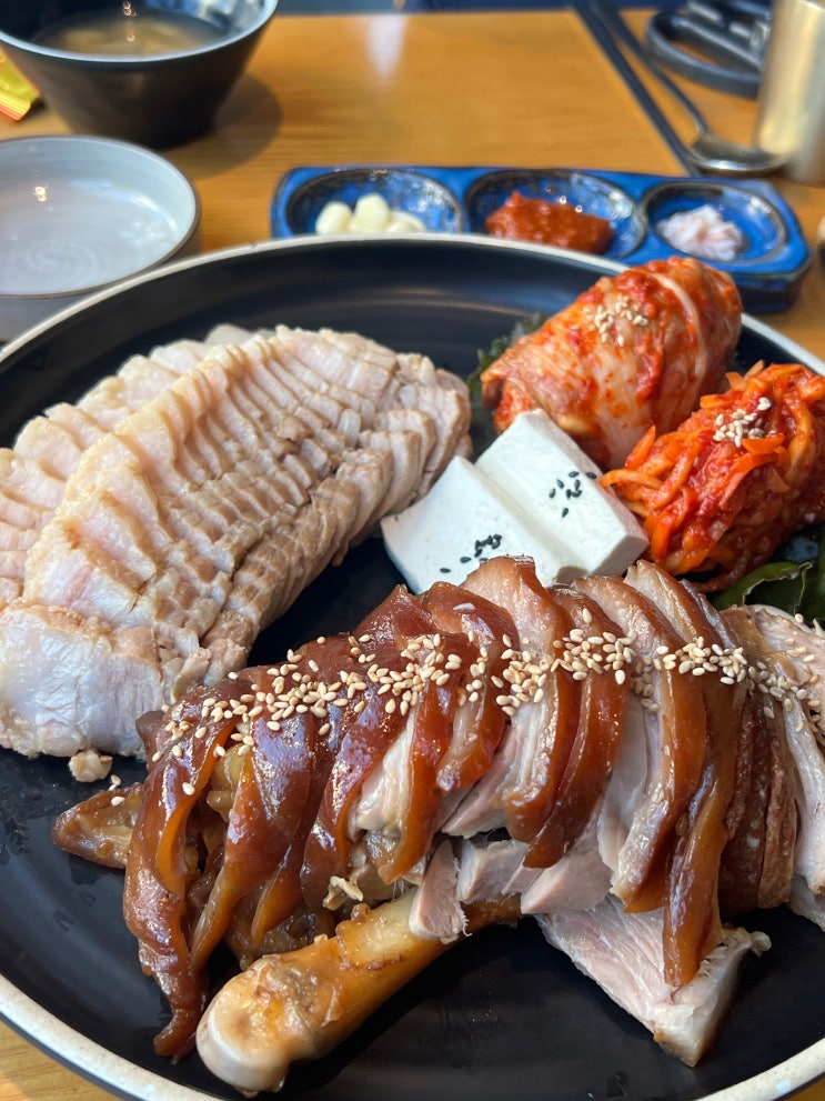 명지오션시티맛집 보쌈과 족발 둘다 먹고 싶다면? 명지첫집...