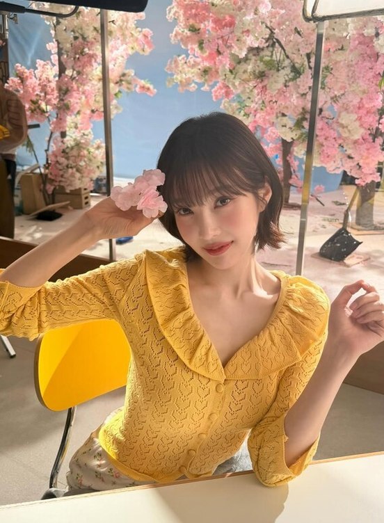 레드벨벳 조이 사복 사진 한 장, 쇄골 라인 두고 "뼈밖에 없다...