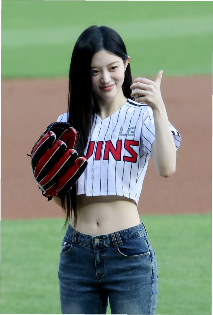 아일릿 민주, 공항 패션으로 선보인 '예의 바른' 매력