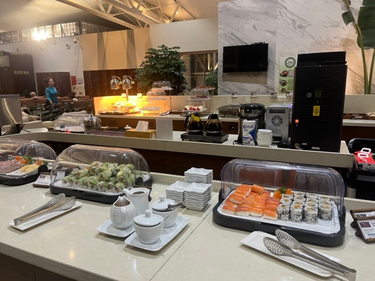 하노이 노이바이공항 신규 라운지 후기 | Lac Viet Premium Lounge 이용기