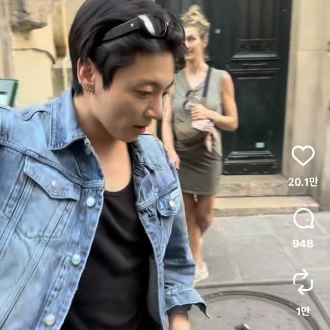 BTS 정국, 파리 팬 손인사 차량 탑승 전 짧은 인사