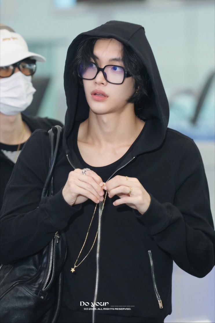 260717 라이즈 원빈 공항 첫 반바지임