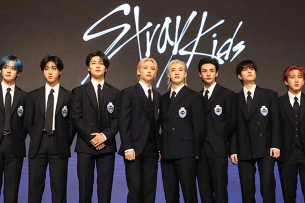 스트레이 키즈가 트럭 타고 온다… '이것저것 다 되는' 8인의...