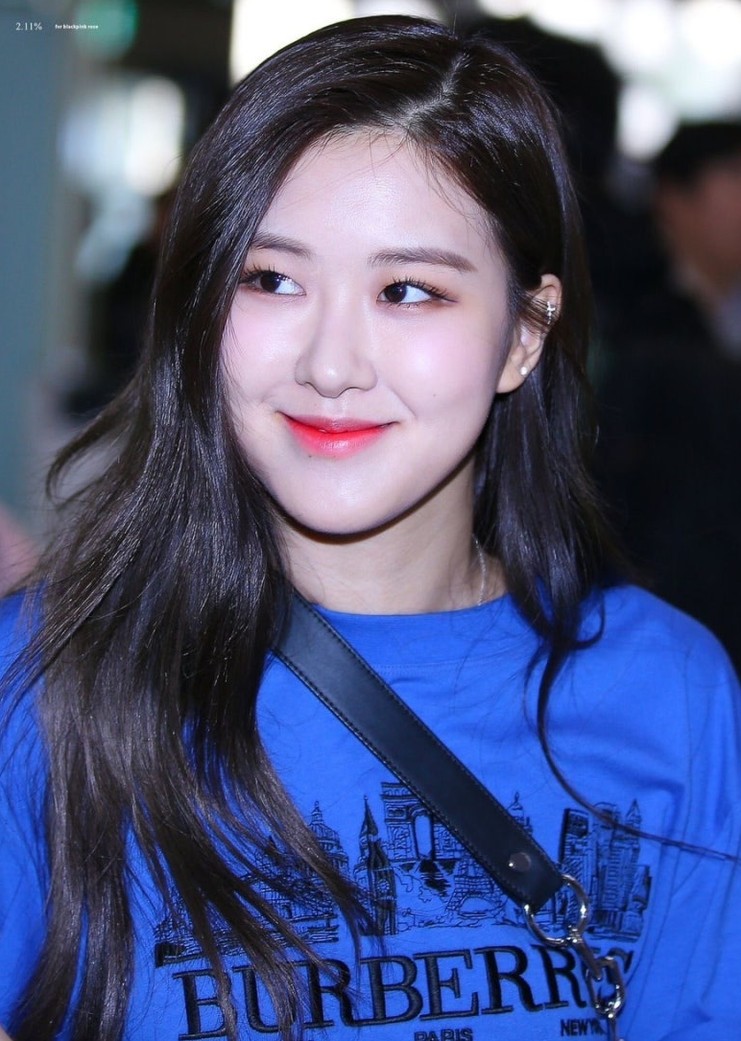 로제 흑발 사진 한 장에 커뮤니티가 뒤집힌 건, 사실 '얼굴...