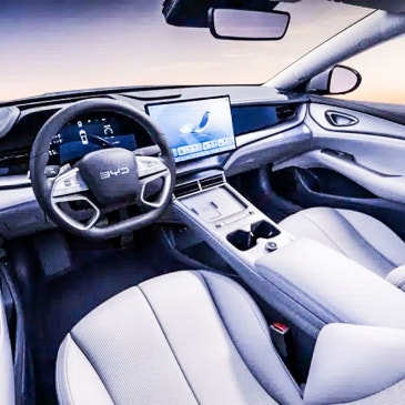 "신차 4대 중 1대는 수입차" 테슬라·BMW·벤츠... 그리고 4위는 BYD?