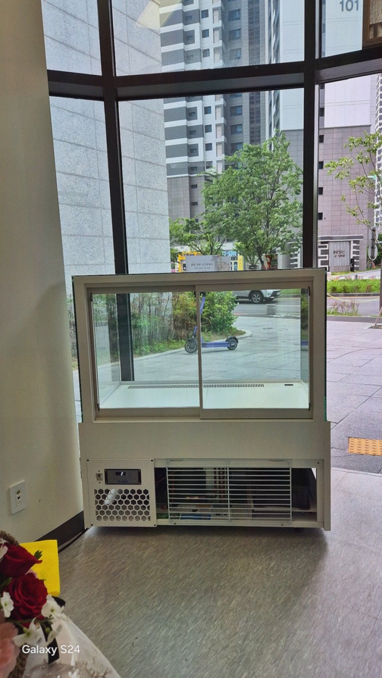 디저트진열대, 매장 분위기까지 바꾸는 쇼케이스 선택 포인트