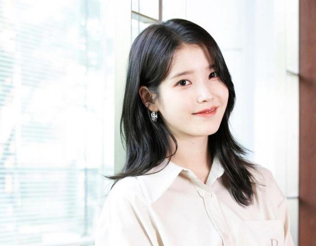 아이유·이연 서촌 목격담 화제…소속사 "열애설 아니다" 공식...
