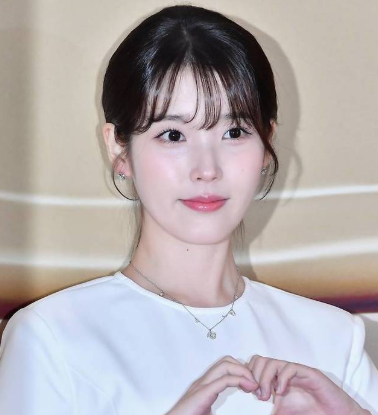 아이유, 팬 커뮤니티에 전한 장문의 손편지… 고질적 귀 질환...