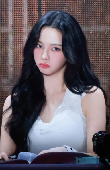 "심장 아파서 어쩌지?!" 에스파 카리나, 일본 팬미팅서 입술...