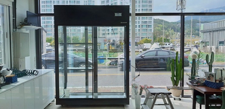 디저트진열대, 저소음·전국 A/S·맞춤 설계로 매장을 단단히 바꾸는 쇼케이스 한성