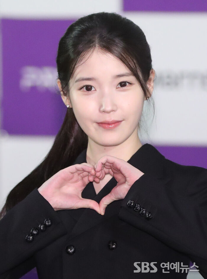 아이유 "노래할 때 제 컨디션 아냐" 31세 국민가수 덮친 희귀병....