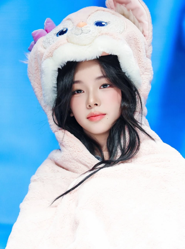"인형한테 잡아먹히는 중?!" 에스파 카리나, 분홍 캐릭터 모자...