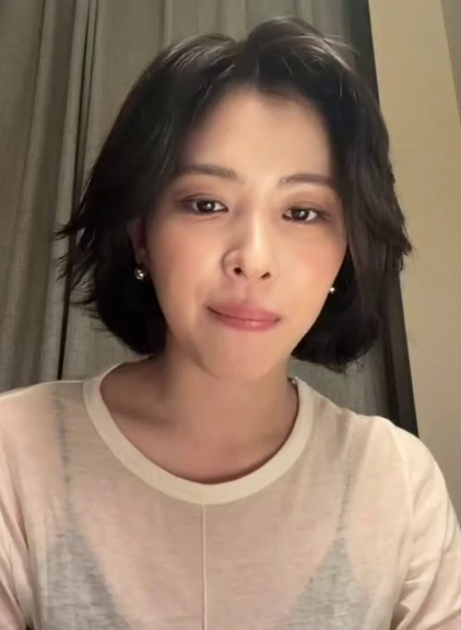 류진 바지에 손 논란, 점프슈트 때문이었다