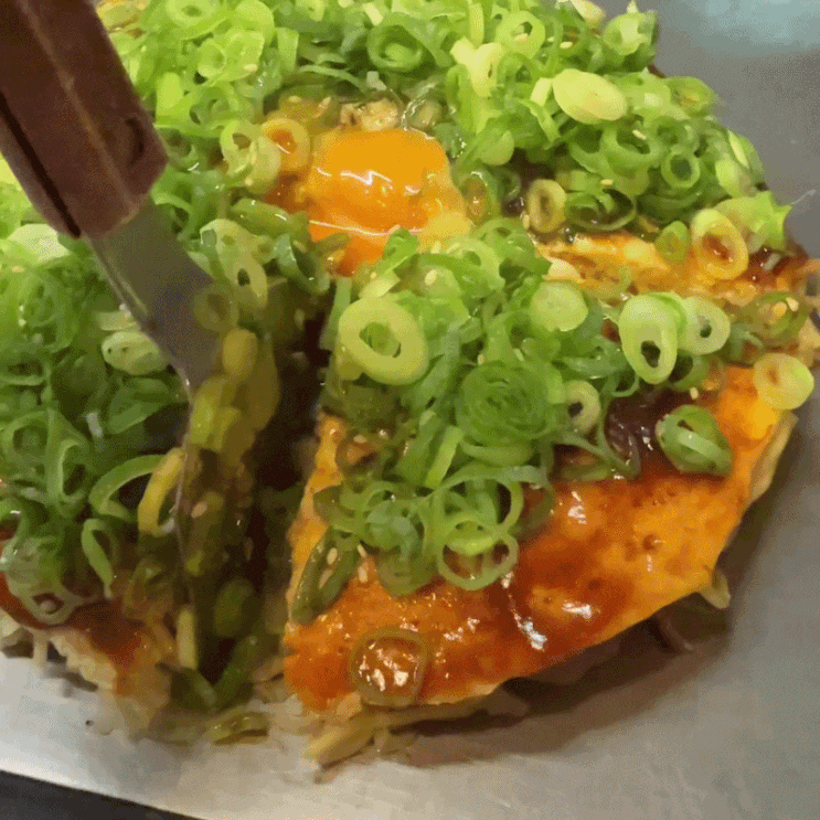 히로시마 나가타야 | 겹겹이 쌓아 올린 히로시마식 오코노미야키 솔....