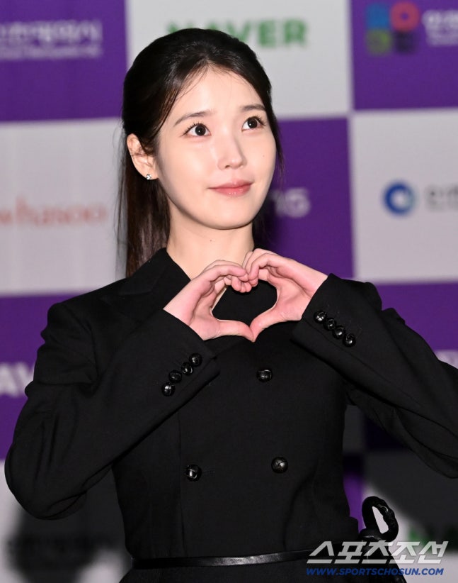 아이유, 악플과 이관개방증 고통 하반기 일정 멈춘 진짜 이유
