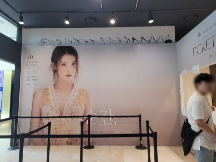 "마음이 너무 아픕니다" 이관개방증 악화로 연기된 아이유...