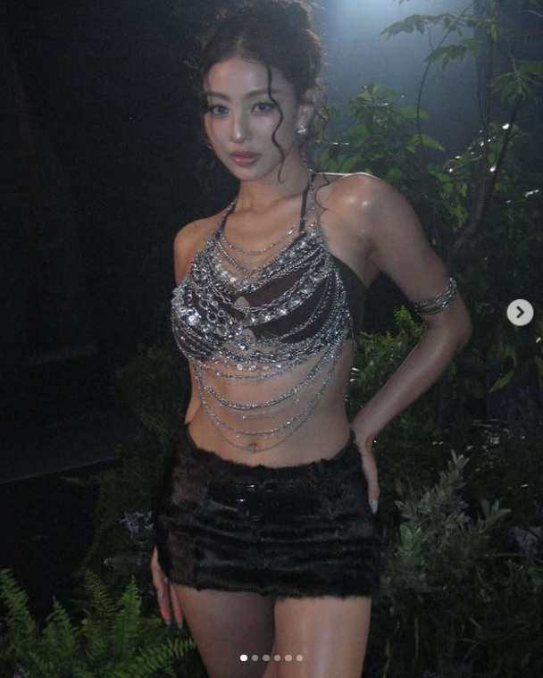 공승연도 "미쳤다아아아"... 지효 의상 사진에 댓글이 폭발한 이유