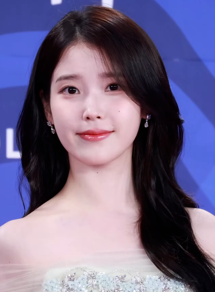 “하반기를 망친 것 같아 미안” 아이유가 콘서트·정규 6집을...