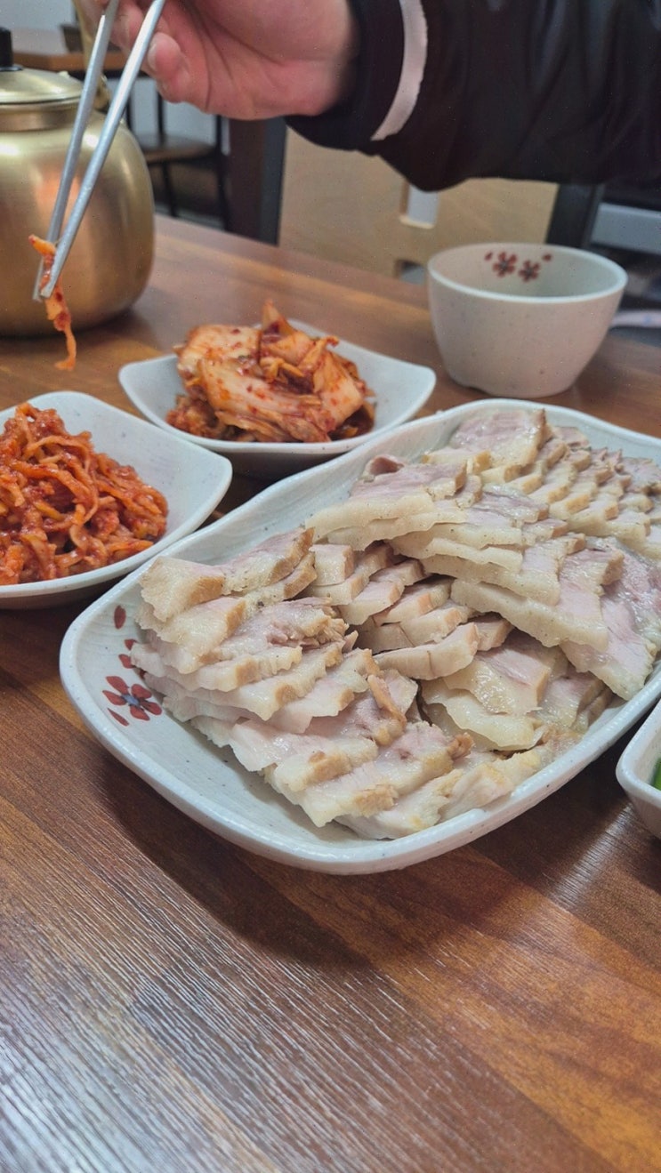 퇴근 후 혼밥 힐링, 국수맛집 국시24 수육이 진짜 부드러워