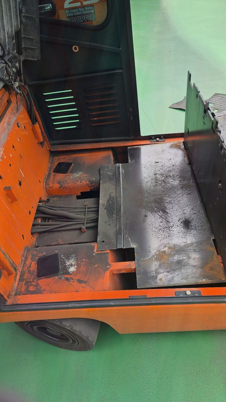 (리튬코리아서비스) 인천지게차타이어로 보는 중고 지게차 안전·가동률