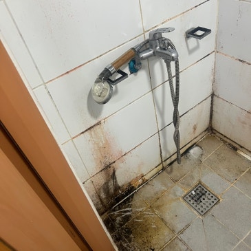 화장실 곰팡이 제거ㅣ습기로 발생한 화장실 곰팡이 제거 시공