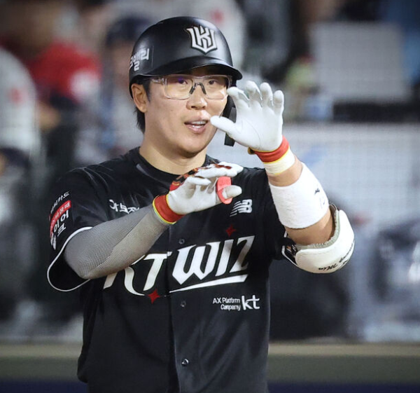 허경민 헤드샷, NC 테일러 퇴장…147km 강속구에 쓰러졌다
