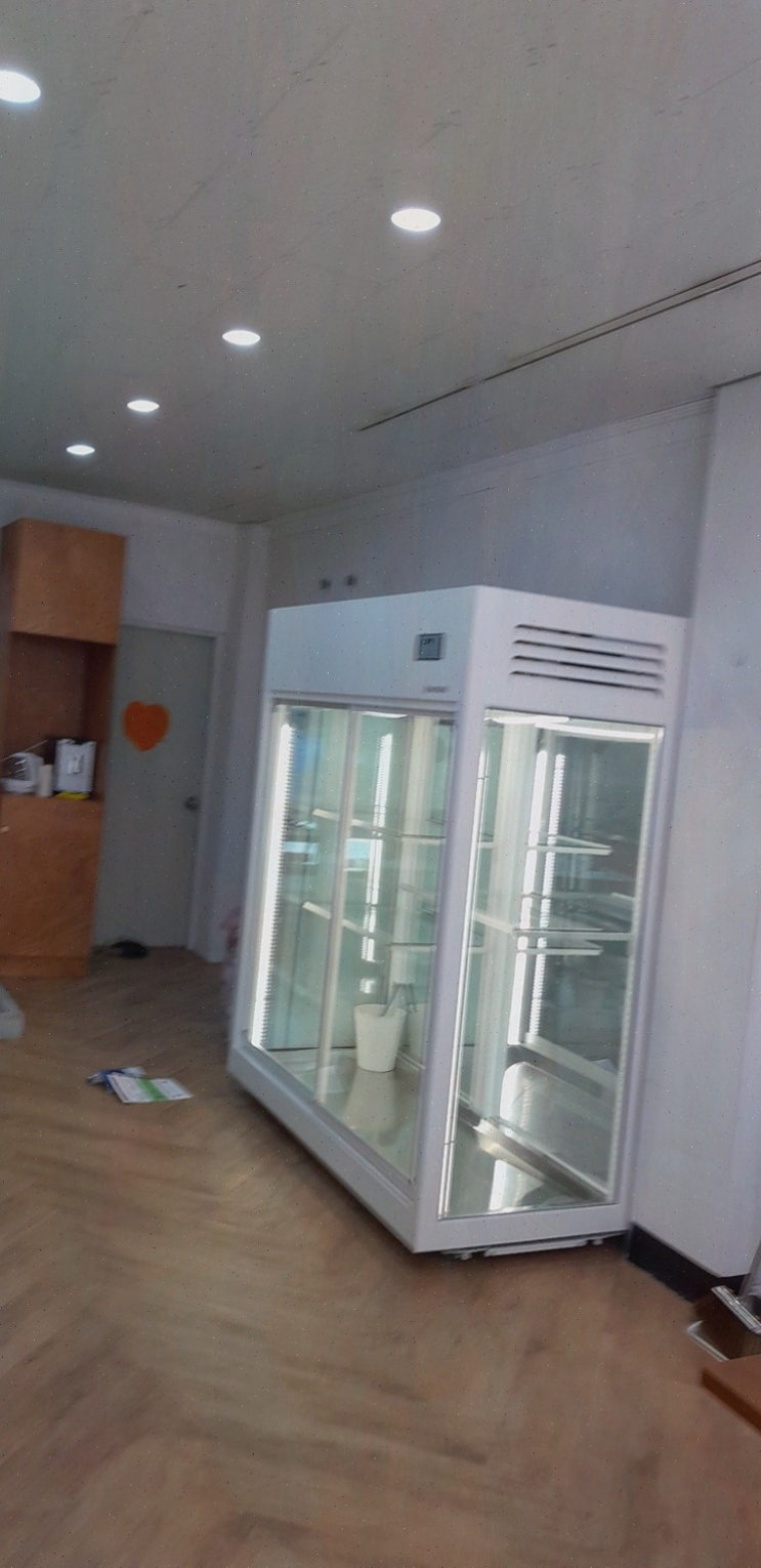 빵진열장, 매출이 멈칫하는 순간을 쇼케이스로 바꾸다