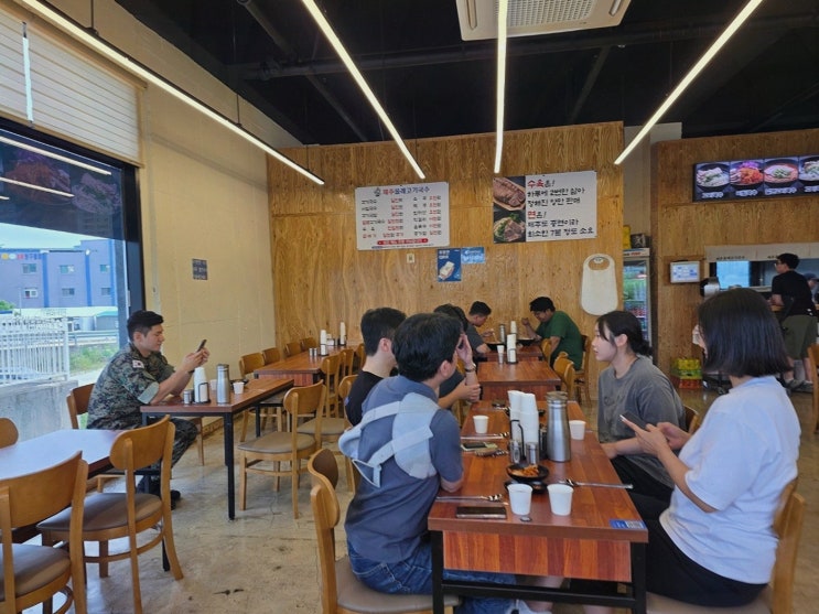 제주올래고기국수 금왕한식포장, 아늑하게 든든히 푸는 고기국수