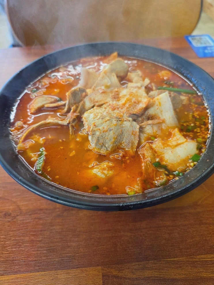 제주올래고기국수 금왕고기국수, 국물 깊이로 수다까지 맛있게