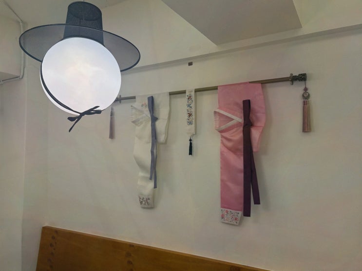 홍대 회식, 홍대게장집에서 차분한 2층 분위기와 황제정식으로 해결