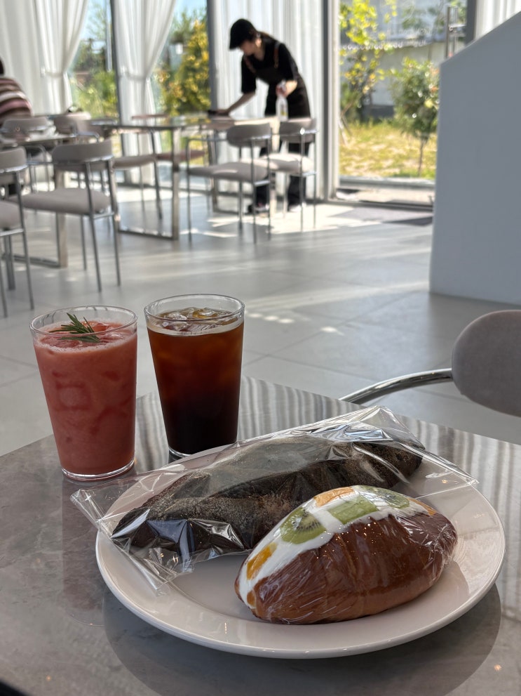 부산 강서구 카페 엠오엘 빵 맛집