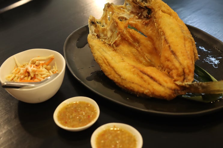 방콕 에까마이역 맛집 카페: 반 쏨땀 수쿰빗, Auntie Ou's Kitchen, TAI HONG ....