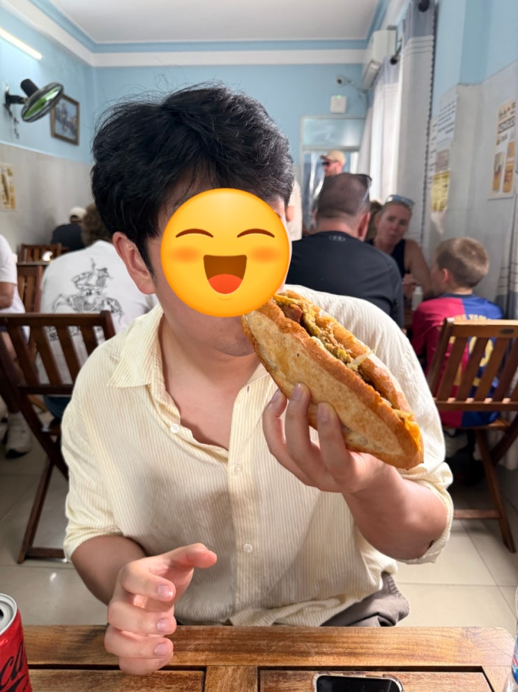 호이안올드타운 에어컨 있는 맛있는 반미퀸 MADAM KHANH BANH MI QUEEN