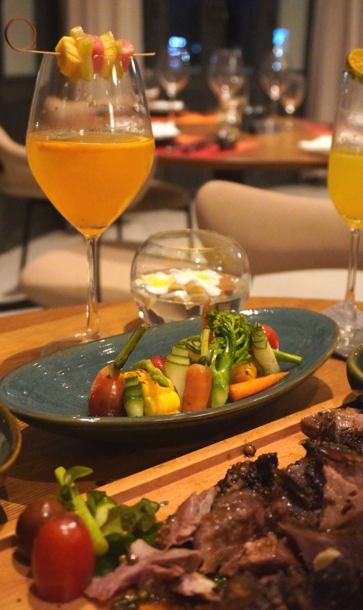 베트남 후에 맛집 '르 서클 후에'  흐엉강의 낭만을 담은 럭셔리 다....