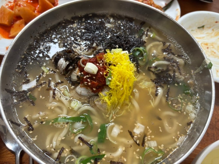 군산 장미칼국수 본점 웨이팅 칼국수 돌솥비빔밥 현지인맛집, 그리....