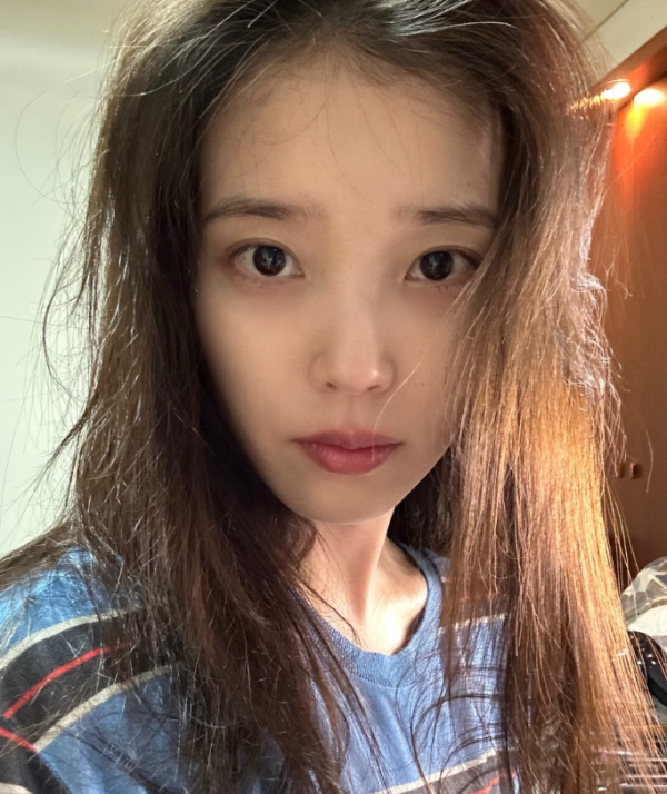 아이유 장기하 '별일 없이 산다' 선곡, 팬들 숨은 메시지 찾기 화제