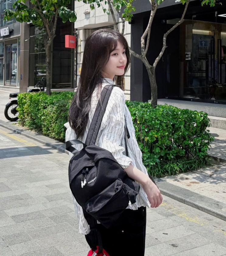 국민배우 딸인 게 싫어서 철저히 숨겼는데.. 스스로 톱배우 된 연예인 살안타 셔츠 패션